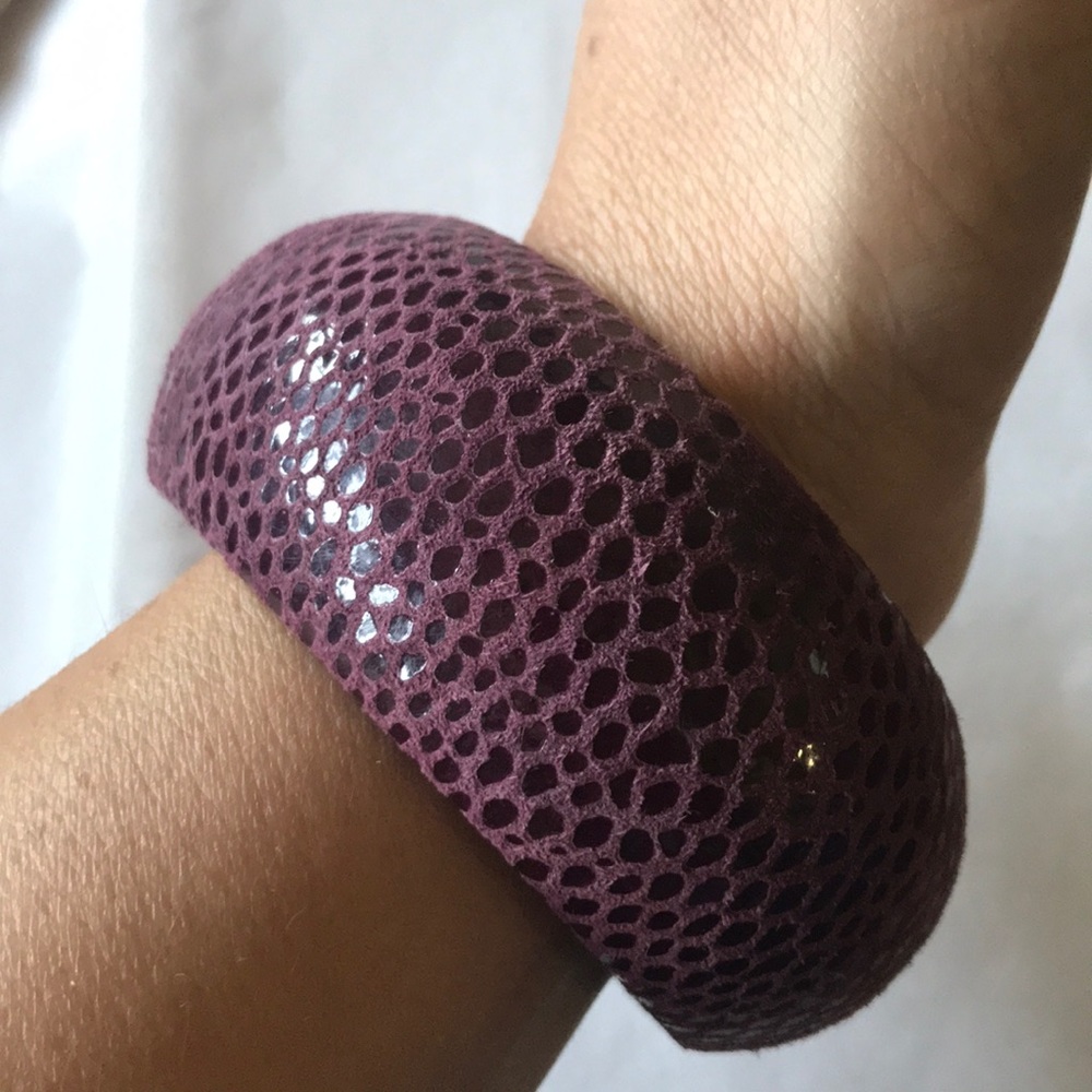 Animal skin look purple bangle
